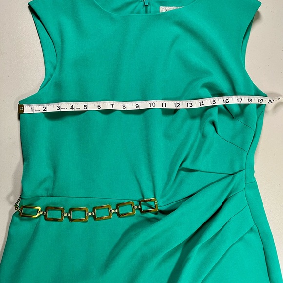 dressbarn sleeveless Green Dress with Gold Chain - Picture 12 of 16